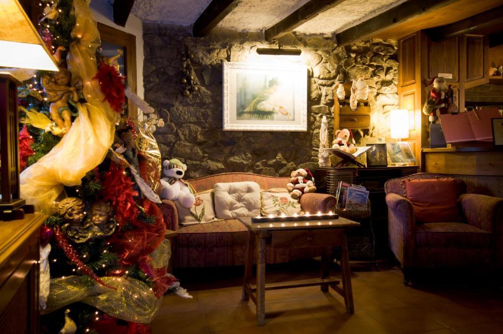 Hostal Cisco De Sans Andorra la Vella Esterno foto